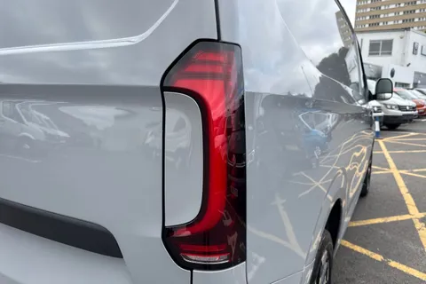 BT75XAL Volkswagen Transporter 2.0 TDI 150 Commerce Pro Van Automatic Thumbnail #37