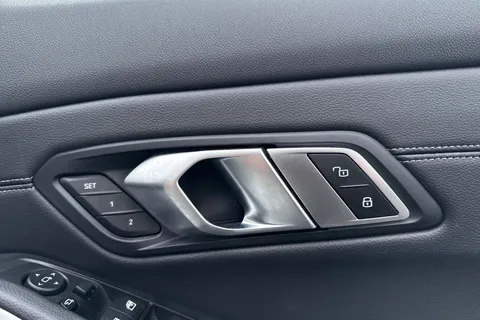 MW69OMR BMW 3 Series 3.0 M340i Touring Auto xDrive Euro 6 (s/s) 5dr Thumbnail #22