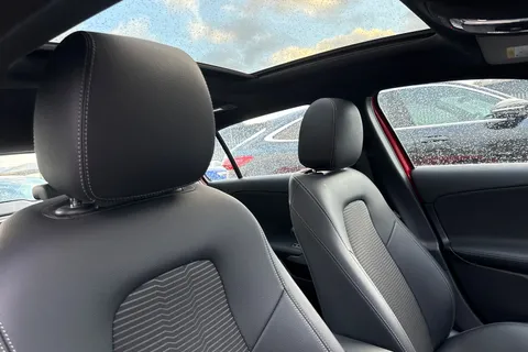 RX69WEH Mercedes-Benz A Class 1.3 A200 Sport (Premium Plus) 7G-DCT Euro 6 (s/s) 5dr Thumbnail #25