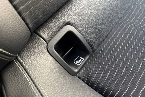 RX69WEH Mercedes-Benz A Class 1.3 A200 Sport (Premium Plus) 7G-DCT Euro 6 (s/s) 5dr Thumbnail #37