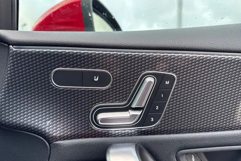 RX69WEH Mercedes-Benz A Class 1.3 A200 Sport (Premium Plus) 7G-DCT Euro 6 (s/s) 5dr Thumbnail #45