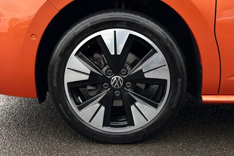 KY25RZG Volkswagen Multivan LWB 2.0 TDI 150PS Style DSG 7 Seats/Panoramic Sunroof Thumbnail #12