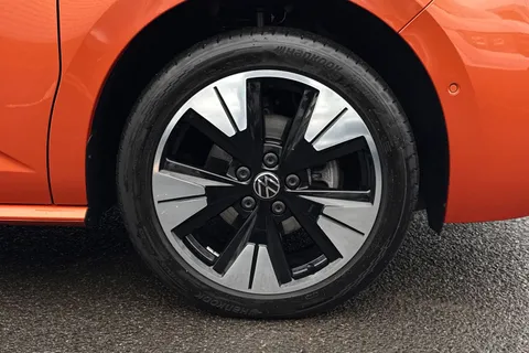 KY25RZG Volkswagen Multivan LWB 2.0 TDI 150PS Style DSG 7 Seats/Panoramic Sunroof Thumbnail #14