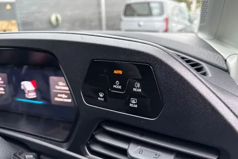 PJ75LFH Volkswagen Caddy Maxi C20 Caddy Cargo Commerce Maxi 102 PS 2.0 TDI 6sp Manual Thumbnail #25