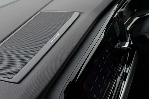 KY25RZG Volkswagen Multivan LWB 2.0 TDI 150PS Style DSG 7 Seats/Panoramic Sunroof Thumbnail #57