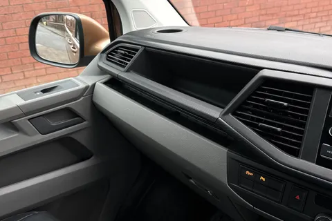 VN72BNO Volkswagen Transporter 2.0 TDI 150 Highline Van Thumbnail #21
