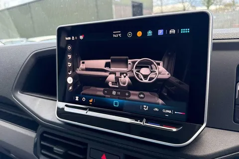 PN75MWU Volkswagen Crafter CR35 Panel van Commerce MWB 140 PS 2.0 TDI 6sp Manual FWD Thumbnail #19