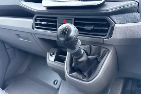 PN75MWU Volkswagen Crafter CR35 Panel van Commerce MWB 140 PS 2.0 TDI 6sp Manual FWD Thumbnail #20