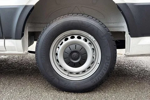 PN75MXH Volkswagen Crafter CR35 Panel van Commerce MWB 140 PS 2.0 TDI 6sp Manual FWD Thumbnail #23