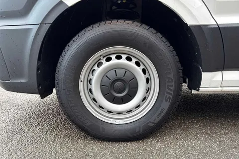 PN75MWU Volkswagen Crafter CR35 Panel van Commerce MWB 140 PS 2.0 TDI 6sp Manual FWD Thumbnail #24