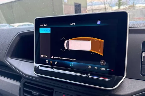 PN75MWU Volkswagen Crafter CR35 Panel van Commerce MWB 140 PS 2.0 TDI 6sp Manual FWD Thumbnail #25