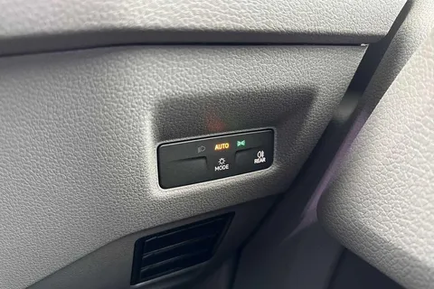 PN75MXH Volkswagen Crafter CR35 Panel van Commerce MWB 140 PS 2.0 TDI 6sp Manual FWD Thumbnail #30