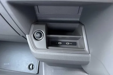 PN75MXH Volkswagen Crafter CR35 Panel van Commerce MWB 140 PS 2.0 TDI 6sp Manual FWD Thumbnail #31