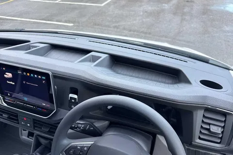 PN75MXH Volkswagen Crafter CR35 Panel van Commerce MWB 140 PS 2.0 TDI 6sp Manual FWD Thumbnail #33