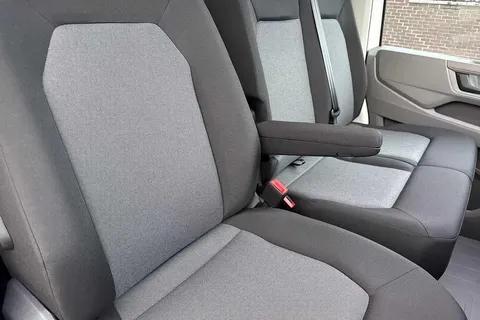 PN75MWU Volkswagen Crafter CR35 Panel van Commerce MWB 140 PS 2.0 TDI 6sp Manual FWD Thumbnail #41