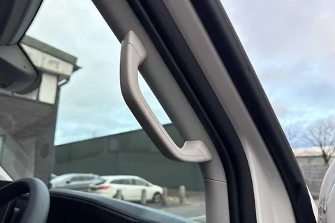 PN75MWU Volkswagen Crafter CR35 Panel van Commerce MWB 140 PS 2.0 TDI 6sp Manual FWD Thumbnail #42