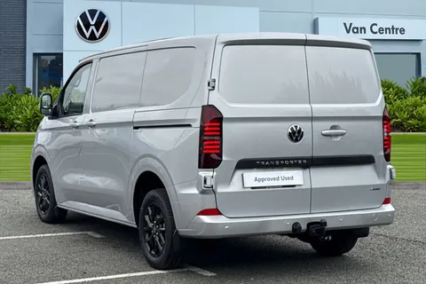 CX75HWJ Volkswagen Transporter 2.0 TDI T32 Commerce Pro Panel Van 5dr Diesel Auto 4Motion SWB Euro 6 (s/s) (150 ps) Thumbnail #2