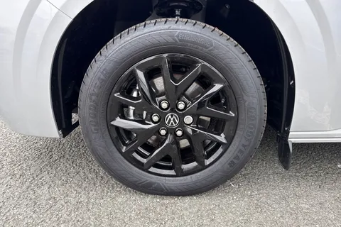 CX75HWJ Volkswagen Transporter 2.0 TDI T32 Commerce Pro Panel Van 5dr Diesel Auto 4Motion SWB Euro 6 (s/s) (150 ps) Thumbnail #9