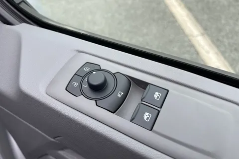 CX75HWJ Volkswagen Transporter 2.0 TDI T32 Commerce Pro Panel Van 5dr Diesel Auto 4Motion SWB Euro 6 (s/s) (150 ps) Thumbnail #20