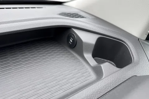 CX75HWJ Volkswagen Transporter 2.0 TDI T32 Commerce Pro Panel Van 5dr Diesel Auto 4Motion SWB Euro 6 (s/s) (150 ps) Thumbnail #35