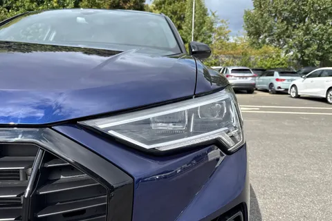 PN75FOA Audi Q3 Black Edition 35 TFSI  150 PS S tronic Thumbnail #25