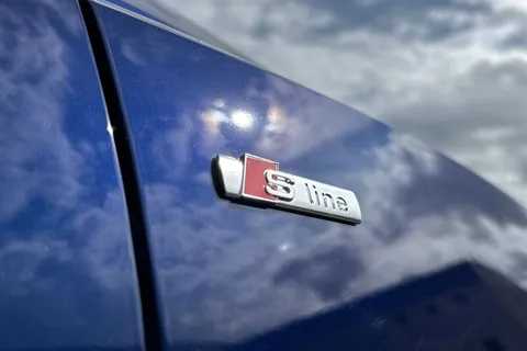 PN75FOA Audi Q3 Black Edition 35 TFSI  150 PS S tronic Thumbnail #29