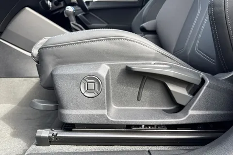 PN75FOA Audi Q3 Black Edition 35 TFSI  150 PS S tronic Thumbnail #42