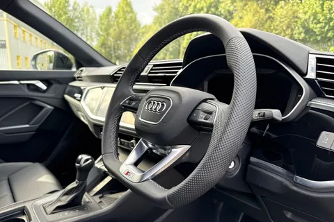 PN75FOA Audi Q3 Black Edition 35 TFSI  150 PS S tronic Thumbnail #46