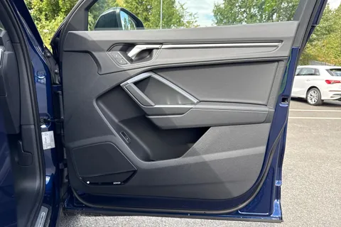 PN75FOA Audi Q3 Black Edition 35 TFSI  150 PS S tronic Thumbnail #47