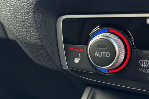 PN75FOA Audi Q3 Black Edition 35 TFSI  150 PS S tronic Thumbnail #49