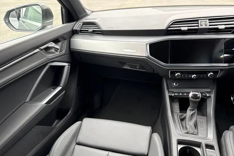 PJ25WXU Audi Q3 S line 35 TFSI  150 PS S tronic Thumbnail #20