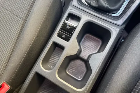 26 of 42 for Volkswagen Caddy C20 Caddy Cargo Commerce SWB 102 PS 2.0 TDI 6sp Manual