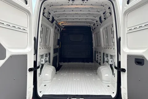 PN75NAO Volkswagen Crafter CR35 Panel van Commerce MWB 140 PS 2.0 TDI 6sp Manual FWD Thumbnail #7