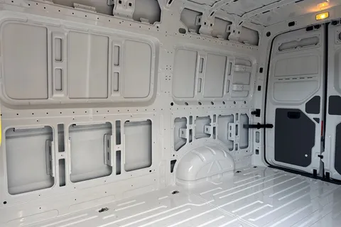 PN75NAO Volkswagen Crafter CR35 Panel van Commerce MWB 140 PS 2.0 TDI 6sp Manual FWD Thumbnail #19
