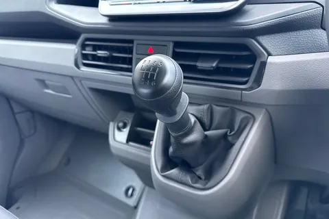 PN75NAO Volkswagen Crafter CR35 Panel van Commerce MWB 140 PS 2.0 TDI 6sp Manual FWD Thumbnail #23