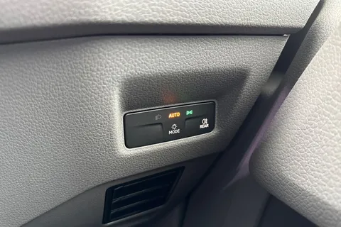 PN75NAO Volkswagen Crafter CR35 Panel van Commerce MWB 140 PS 2.0 TDI 6sp Manual FWD Thumbnail #30