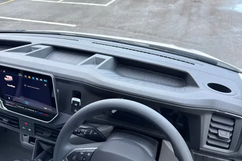 PN75NAO Volkswagen Crafter CR35 Panel van Commerce MWB 140 PS 2.0 TDI 6sp Manual FWD Thumbnail #33