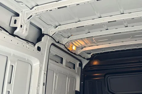 PN75NAO Volkswagen Crafter CR35 Panel van Commerce MWB 140 PS 2.0 TDI 6sp Manual FWD Thumbnail #39