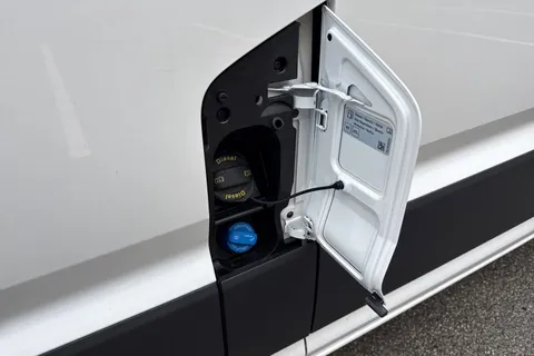 PN75NAO Volkswagen Crafter CR35 Panel van Commerce MWB 140 PS 2.0 TDI 6sp Manual FWD Thumbnail #40