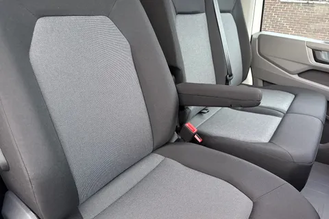 PN75NAO Volkswagen Crafter CR35 Panel van Commerce MWB 140 PS 2.0 TDI 6sp Manual FWD Thumbnail #41