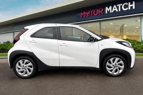 KF72TAU Toyota Aygo X 1.0 VVT-i Pure x-shift Euro 6 (s/s) 5dr Thumbnail #4