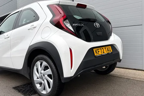 KF72TAU Toyota Aygo X 1.0 VVT-i Pure x-shift Euro 6 (s/s) 5dr Thumbnail #9