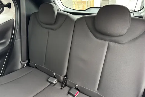 KF72TAU Toyota Aygo X 1.0 VVT-i Pure x-shift Euro 6 (s/s) 5dr Thumbnail #20