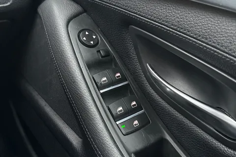 YE16PSO BMW 5 Series 3.0 535d M Sport Auto Euro 6 (s/s) 4dr Thumbnail #22