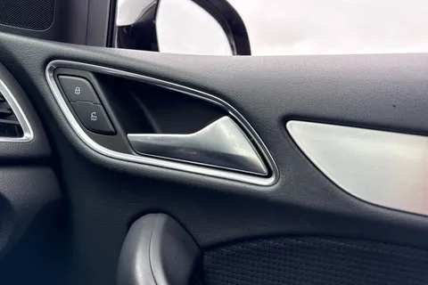 21 of 54 for Audi Q3 S line Edition 2.0 TFSI quattro 180 PS S tronic