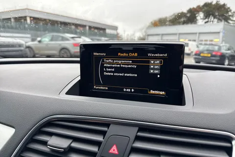 35 of 54 for Audi Q3 S line Edition 2.0 TFSI quattro 180 PS S tronic