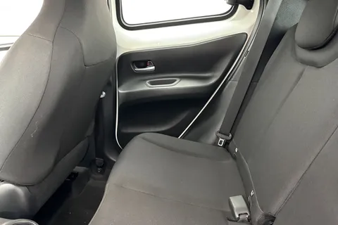 KF72TAU Toyota Aygo X 1.0 VVT-i Pure x-shift Euro 6 (s/s) 5dr Thumbnail #38