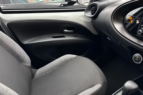 KF72TAU Toyota Aygo X 1.0 VVT-i Pure x-shift Euro 6 (s/s) 5dr Thumbnail #49