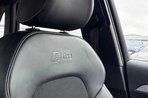 48 of 54 for Audi Q3 S line Edition 2.0 TFSI quattro 180 PS S tronic