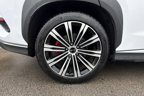 LJ74TYR BYD Sealion 7 82.5kWh Design Auto AWD 5dr Thumbnail #8